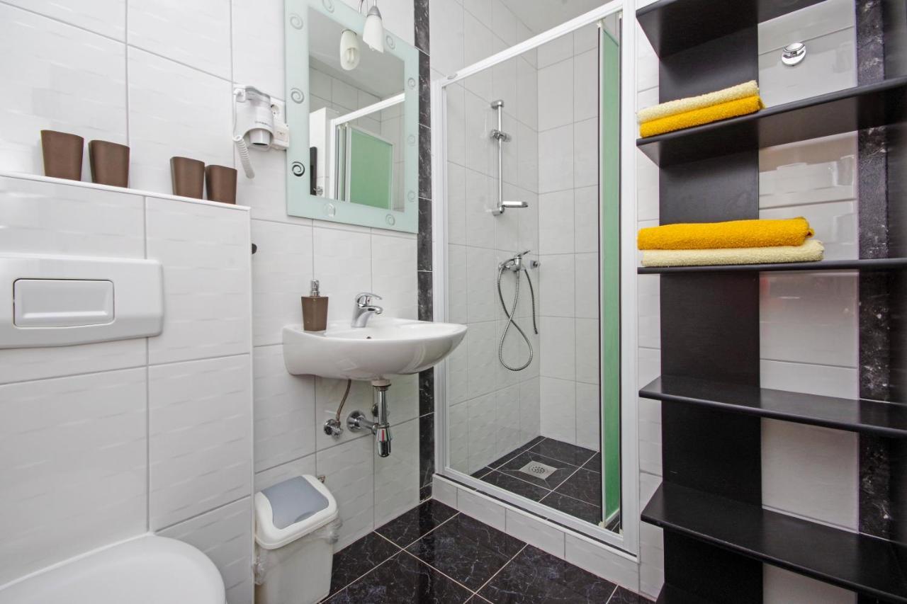 Matanovi Dvori Md Apartments Makarska Exterior foto